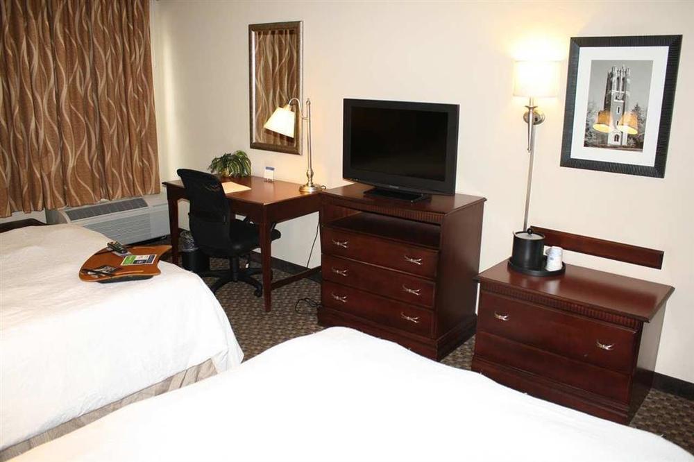 Hampton Inn East Lansing Habitación foto